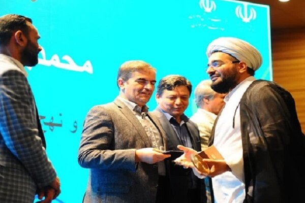طلبه زباندان جوان برتر خراسان رضوی شد طلبه زباندان جوان برتر خراسان رضوی شد
