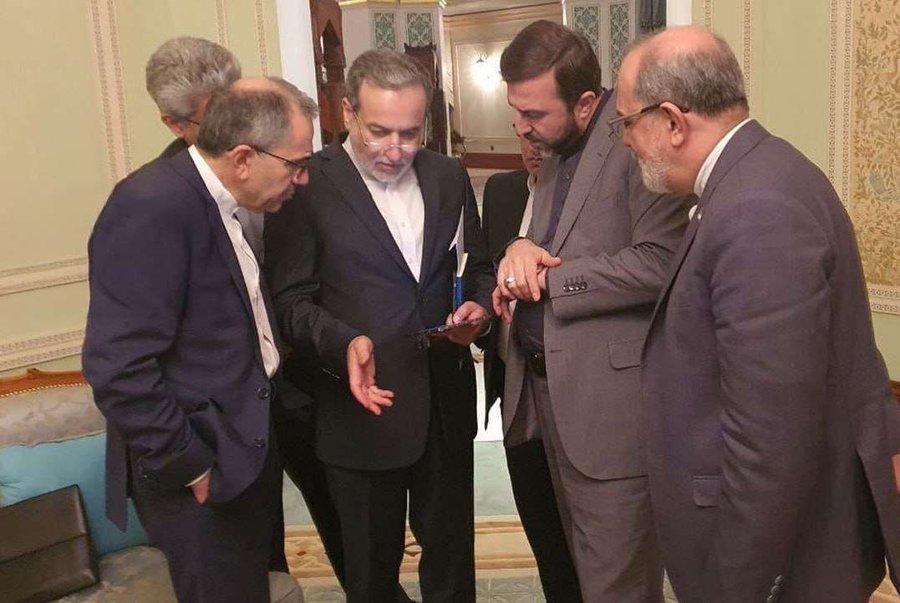 لحظه خروج تیم مذاکرهکننده ایران از اتاقشان در عمان لحظه خروج تیم مذاکرهکننده ایران از اتاقشان در عمان