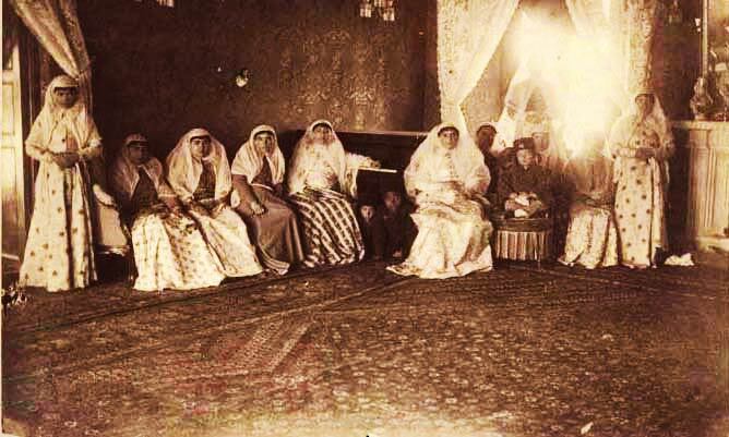  جشن تولد نوه ناصرالدین شاه قاجار که زنان حرمسرا برایش گرفتند