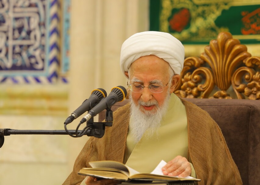 چرا در تشییع جنازه نباید حرف زد؟ پاسخ آیت الله جوادی آملی چرا در تشییع جنازه نباید حرف زد؟ پاسخ آیت الله جوادی آملی