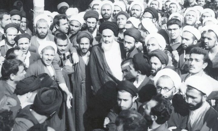 امام و ولایت فقیه: نوآوری که جامعه اسلامی را دگرگون کرد امام و ولایت فقیه: نوآوری که جامعه اسلامی را دگرگون کرد