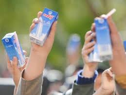 ابهام در بودجه و نحوه توزیع شیر مدارس؛ آیا این طرح اجرایی میشود؟ ابهام در بودجه و نحوه توزیع شیر مدارس؛ آیا این طرح اجرایی میشود؟