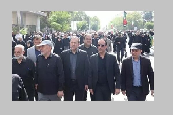 رئیس و کارکنان سازمان سنجش در مراسم تشییع پیکر شهدای اقتدار