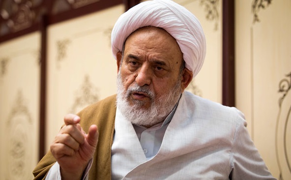 شیعه کسی است که به لقمه حلال قانع باشد