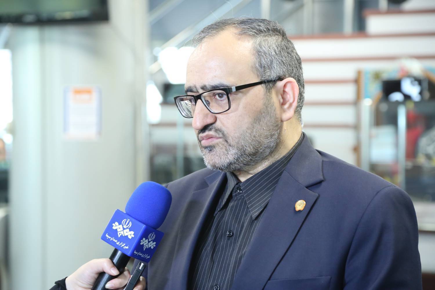 دکتر پرتوافکنان عضو هیات مدیره بانک سپه در گفتگو با خبرگزاری صداوسیما از برقراری مجدد ارائه خدمات حضوری این بانک خبر داد دکتر پرتوافکنان عضو هیات مدیره بانک سپه در گفتگو با خبرگزاری صداوسیما از برقراری مجدد ارائه خدمات حضوری این بانک خبر داد