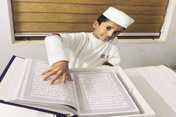 تصویر/ کتابت قرآن در مدت کمتر از ۳ سال توسط یک کودک هندی