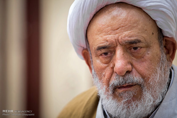 حکیمی که به اسکندر مقدونی این گونه درس آزادی داد حکیمی که به اسکندر مقدونی این گونه درس آزادی داد