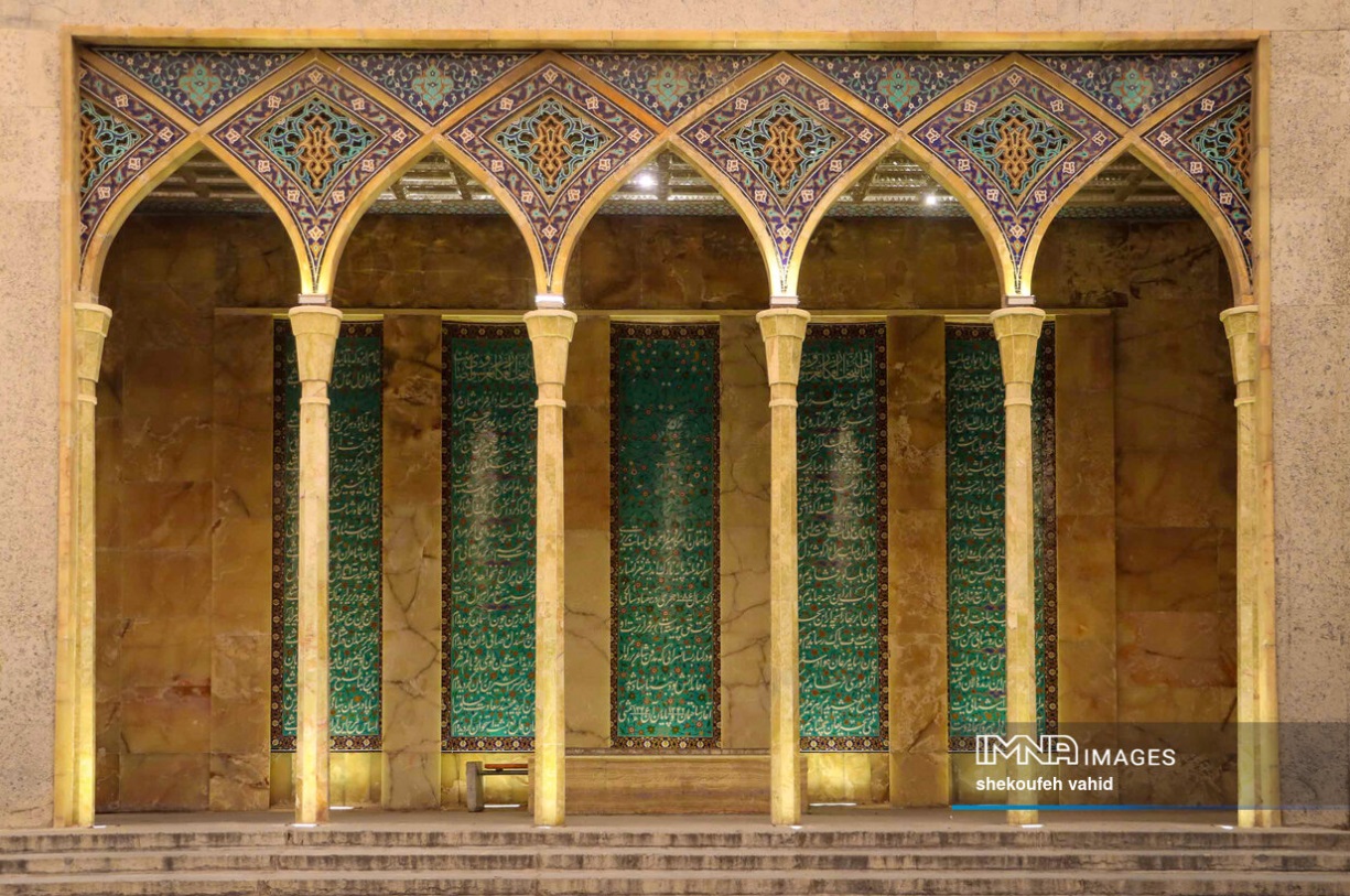 مقبره صائب که استاد فرشچیان در آن به خاک سپرده می‌شوند+عکس