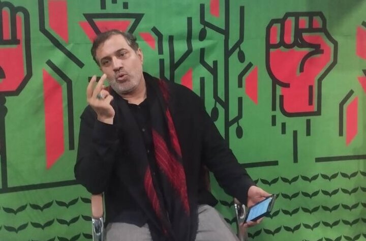 شعرخوانی برای غزه در مسیر اربعین در موکب انتشارات مکتب حاج قاسم