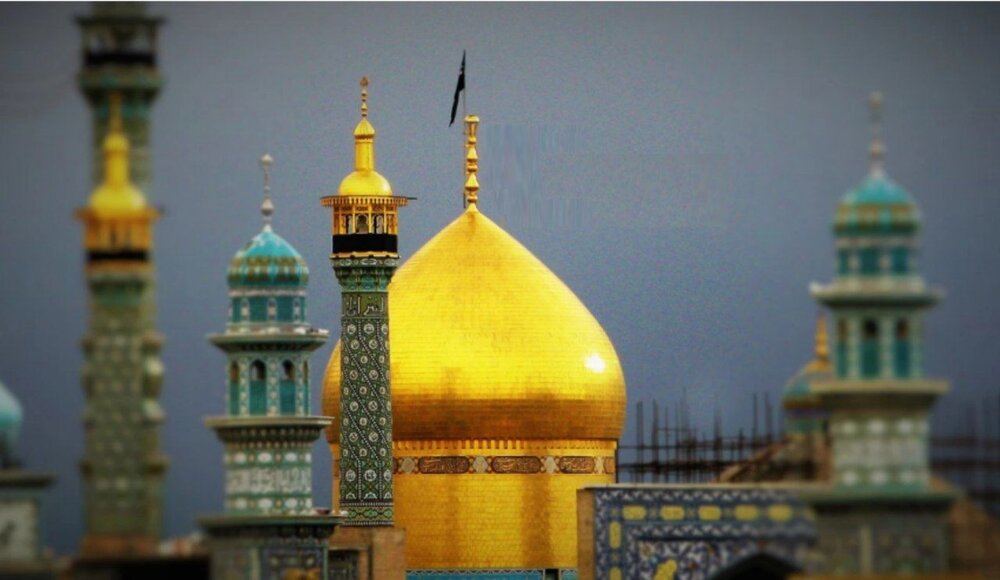 راز بوسه آیت‌الله حسن‌زاده بر در و دیوار حرم حضرت معصومه (س)