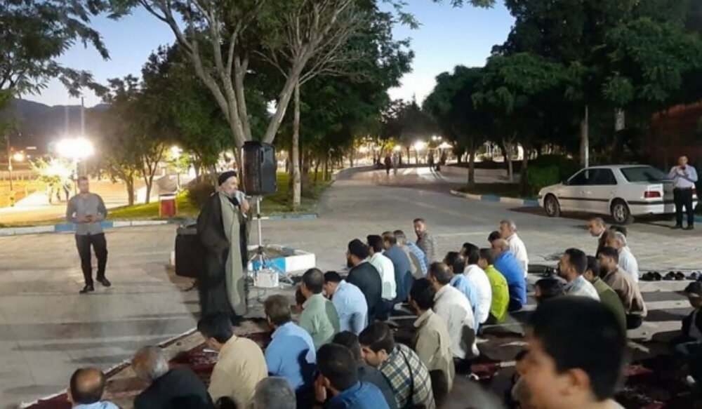 نماز جماعت با امام ناشناس؛ پاسخ رهبر انقلاب چه بود؟