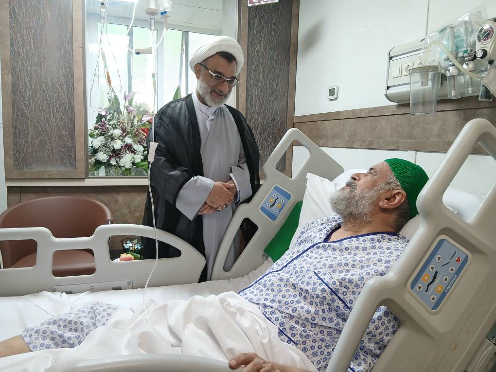 عیادت دبیر شورای عالی انقلاب فرهنگی از حجت‌الاسلام والمسلمین علوی 