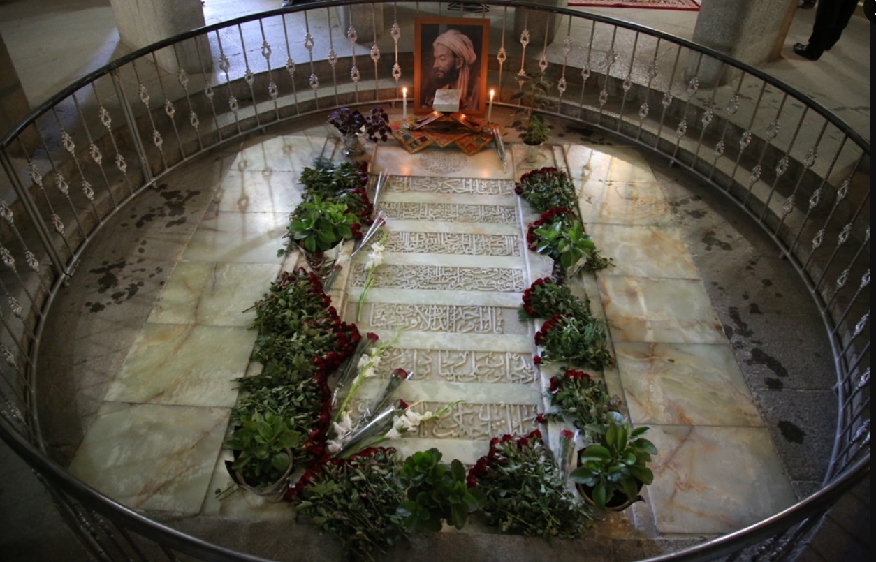 تصویر دیدنی از آرامگاه بوعلی سینا به مناسبت زادروز او