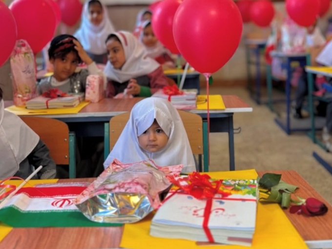 کوچکترین دانش آموز کلاس اولی در روز اول مدرسه