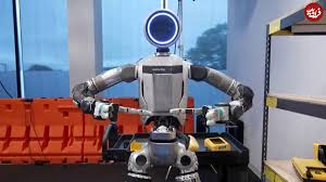 ربات اطلس حالا با دستانش اجسام را می گیرد