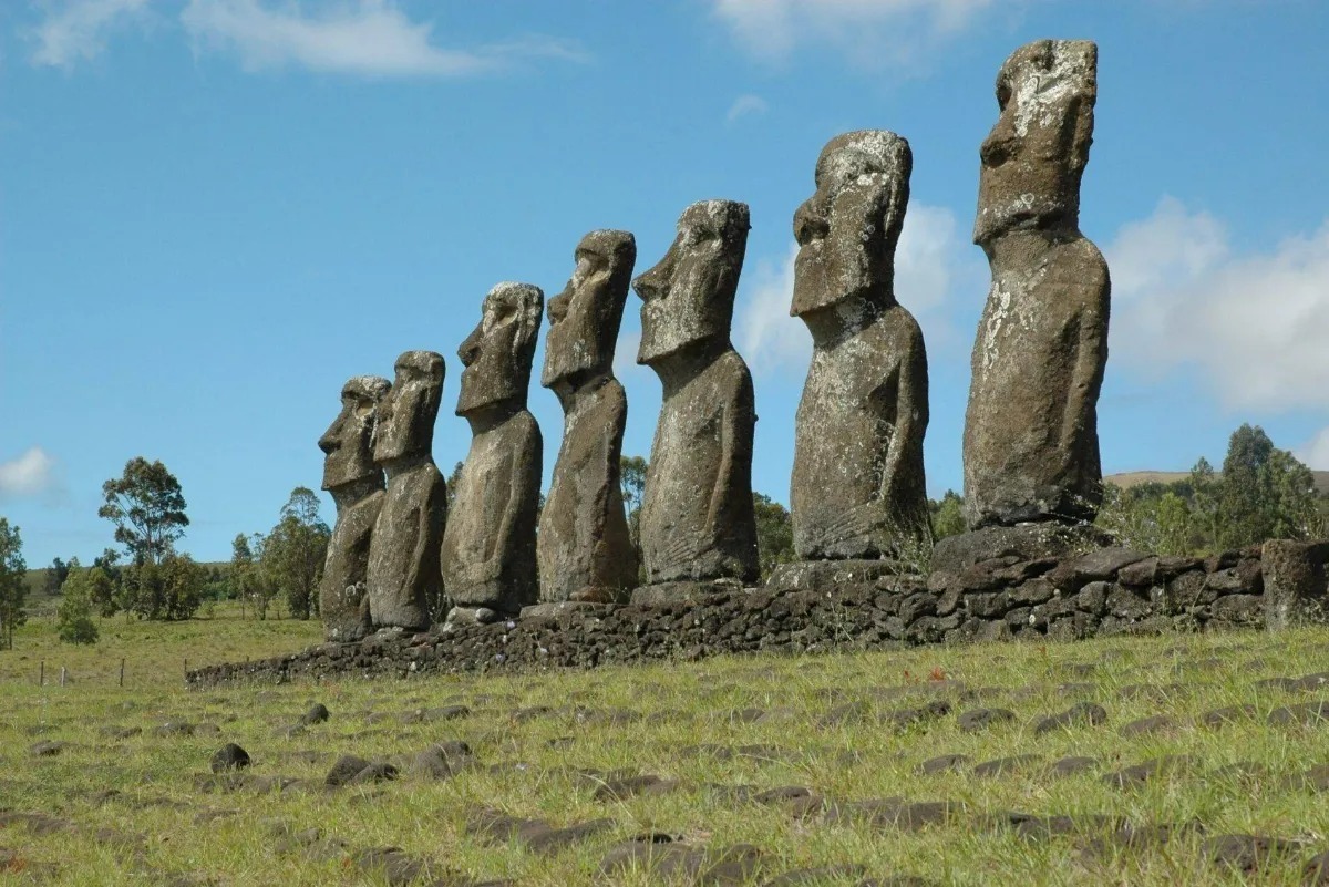 علم فیزیک تایید کرد: مجسمه‌های مشهور موآی در جزیره ایستر واقعاً راه می‌رفتند