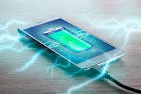 چرا عمر باتری گوشی‌ها مثل خودروهای برقی طولانی نیست؟