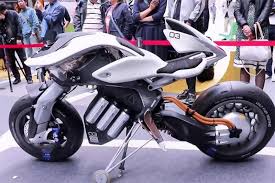 یاماها MOTOROiD: موتورسیکلت هوشمندی که جاده‌ها را تسخیر می‌کند!