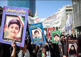 حضور فرزند شهید سلامی و وزیر آموزش و پرورش در راهپیمایی ۱۳ آبان در تهران