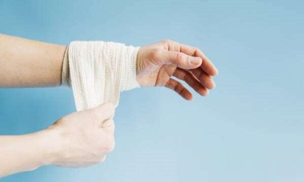 چطور با دست شکسته وضوی جبیره بگیریم؟