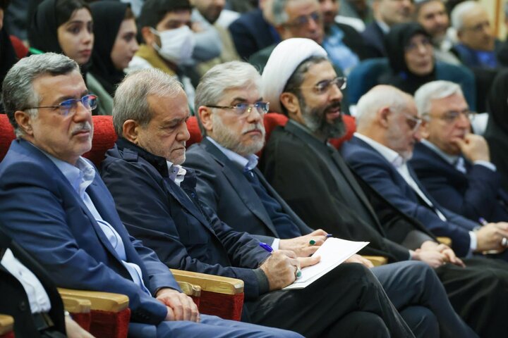  دانشجویان در مراسم روز دانشجو در مقابل رئیس جمهور چه گفتند؟