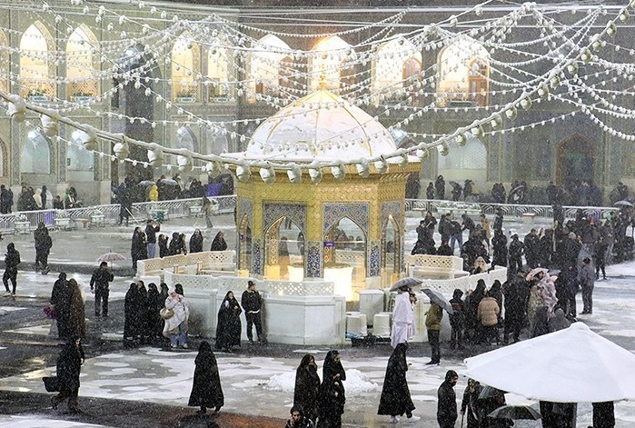بارش برف در حرم مطهر رضوی