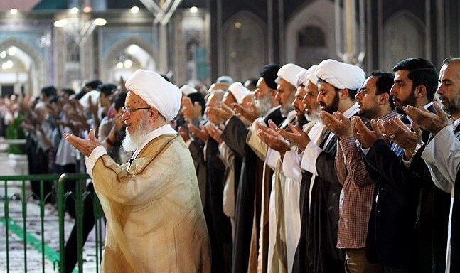 چطور در نماز جماعت، دل  را حاضر کنیم؟