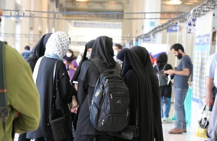 تحصیل در دانشگاه مختلط و بدون پوشش چه حکمی دارد؟
