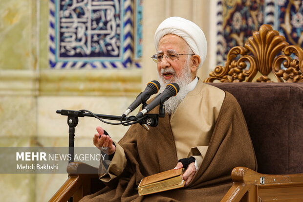 آیت الله جوادی: هر کس در برابر حق بایستد، محکوم به هلاکت و شکست