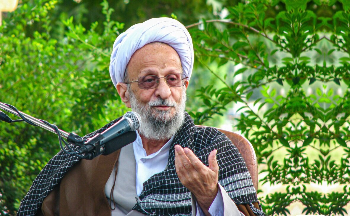 انقلاب برای ما چه‌کار کرده؟ علامه مصباح یزدی پاسخ می‌دهد