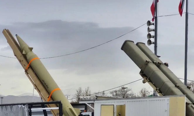  نمایش موشک‌های دوربُرد ایران در میدان آزادی 