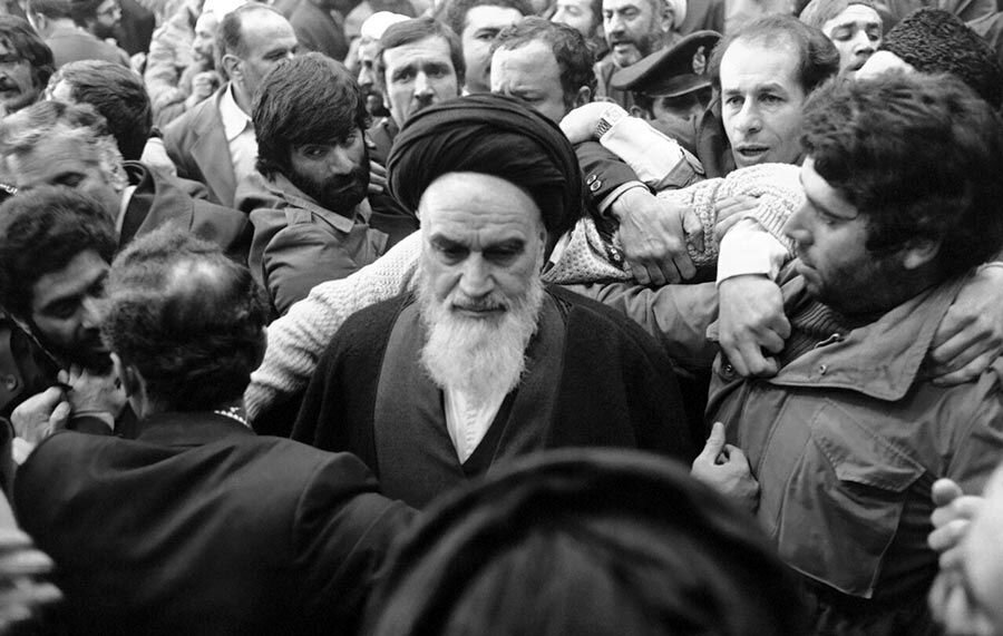 چرا امام خمینی (ره) انقلاب کرد؟