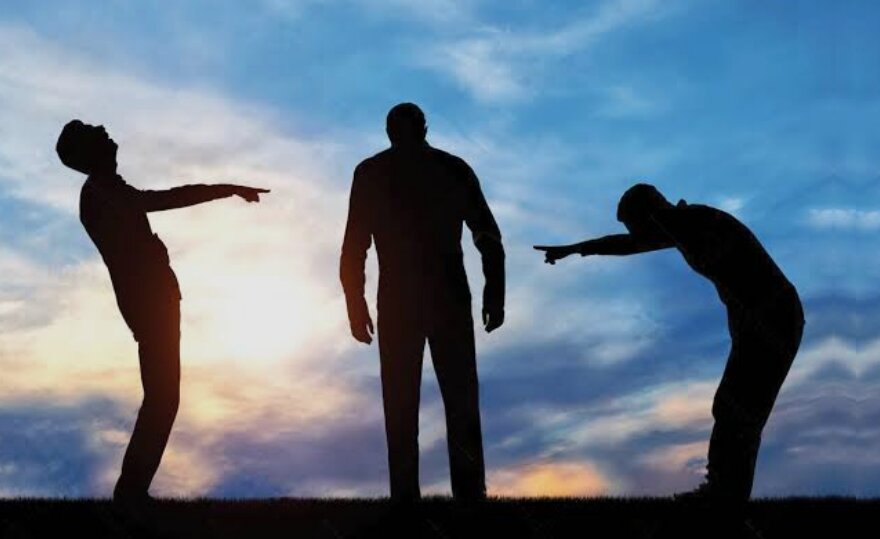 مسخره کردن افراد به قصد شوخی چه حکمی دارد؟