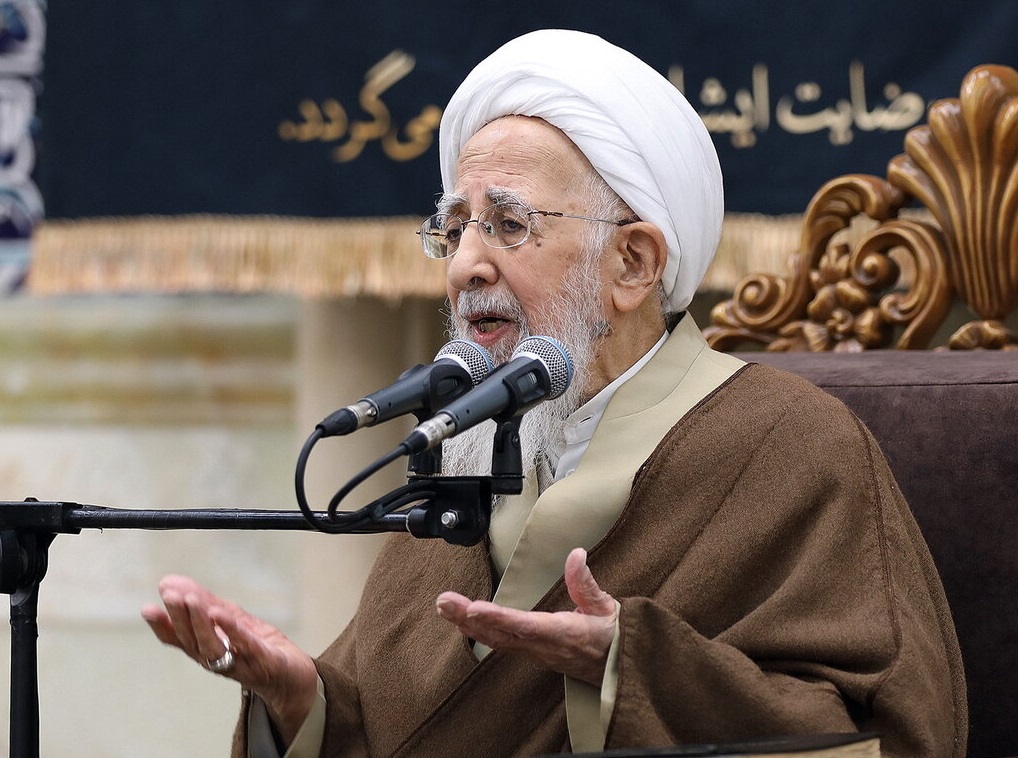 دشمن در چه صورت عقب نشینی می‌کند؟ پاسخ آیت الله جوادی آملی
