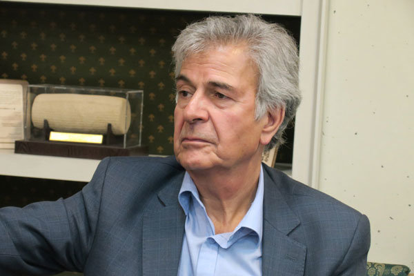 وضعیت چهره ماندگار ادب و فرهنگ ایران خوب نیست