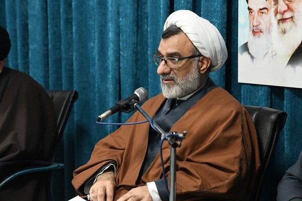 نظام فکری رهبر شهید ما زنده است