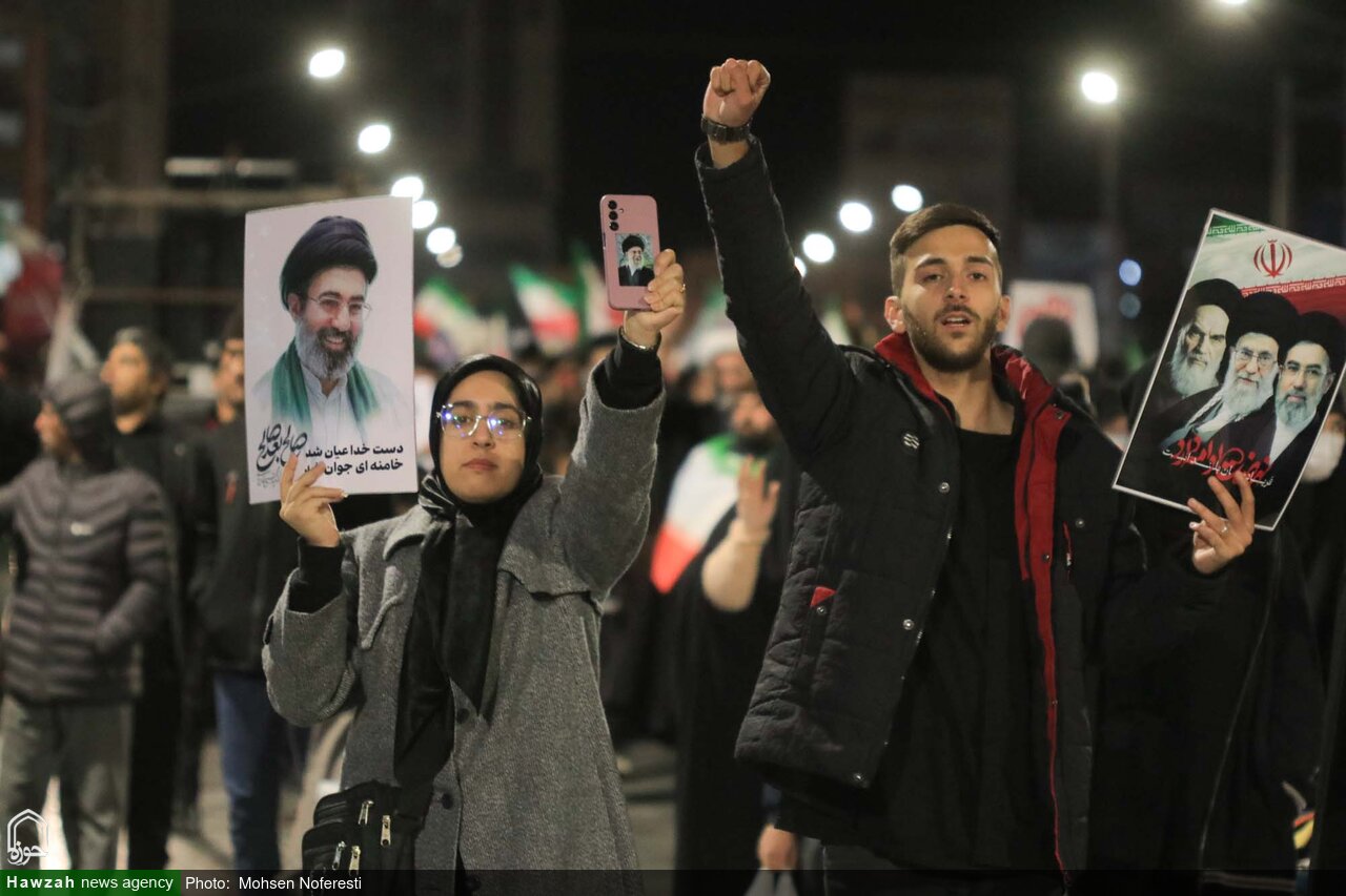 در جمهوری اسلامی رهبری براساس شایستگی است یا وراثت؟