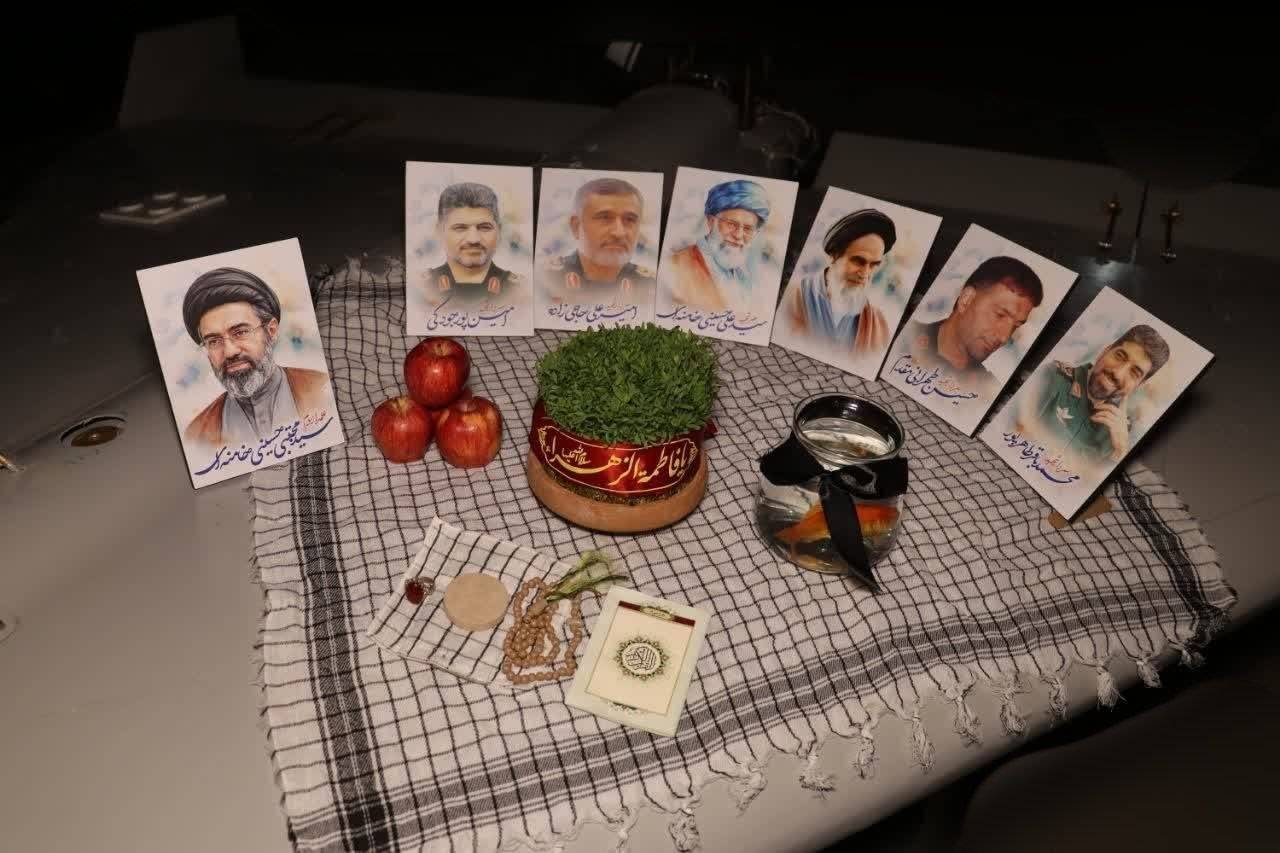 سفره هفت‌سین نیروهای هوافضای سپاه بر روی بال پهپاد انتهاری شاهد