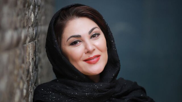  لاله اسکندری: ایران من تو بمان