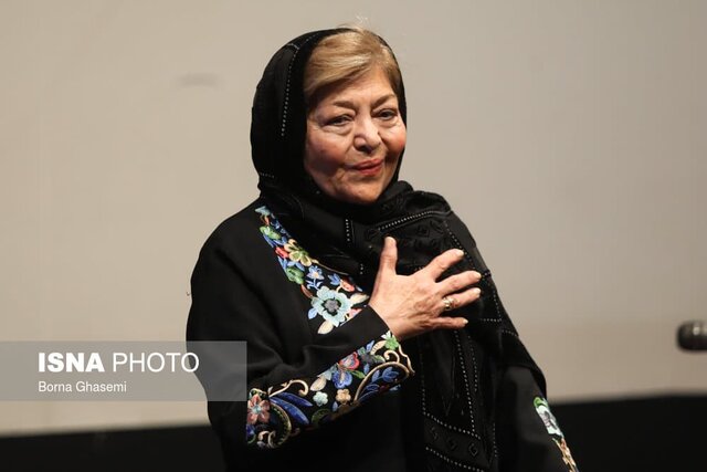 این گوینده‌ زن اولین اطلاعیه‌ اولین روز جنگ را خواند