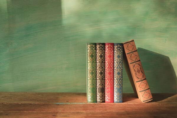 هر تناقضی به معنای ابطال یک نظریه است؟
