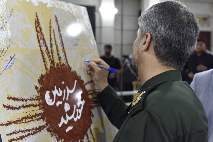 نمایشگاه عکس فیلم‌های احمدرضا درویش با عنوان «سرزمین خورشید» افتتاح شد