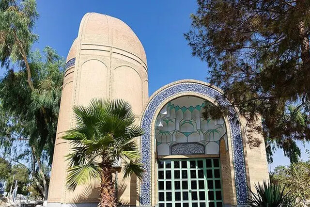 بانو مجتهده امین نماد توانمندی زنان است