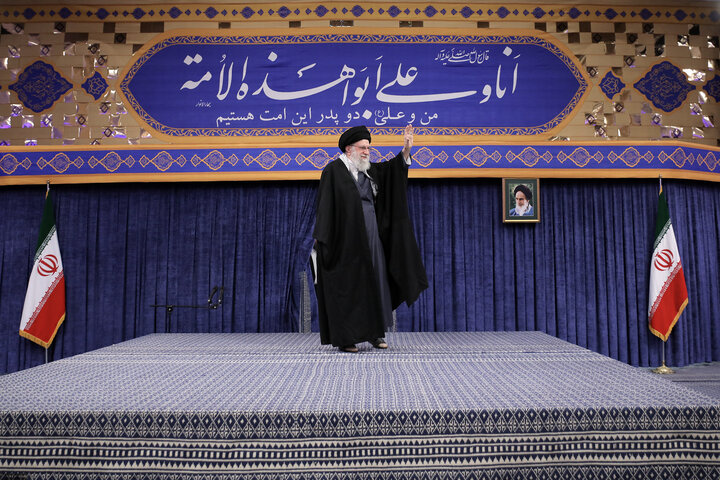 «امت همدل» نگاهی به اندیشه‌های وحدت‌گرایانه رهبر شهید دارد