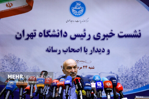  اخراج ۲ دانشجو به دلیل توهین به پرچم مقدس ایران