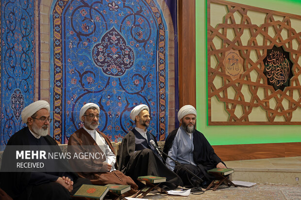  برگزاری محفل قرآنی‌ها به مناسبت چهلم رهبر شهید انقلاب