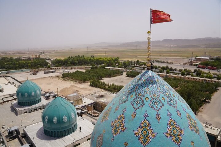  پرچم انتقام و خونخواهی بر فراز گنبد مساجد کشور به اهتزاز درمی آید