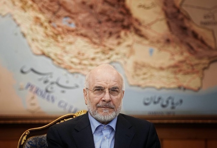 تصویر معناداری که قالیباف در کنار خلیج فارس منتشر کرد