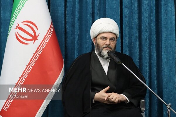  حجت‌الاسلام قمی: مردم نمی‌گذارند قیمت پایان جنگ، فروختن عزت ایران باشد