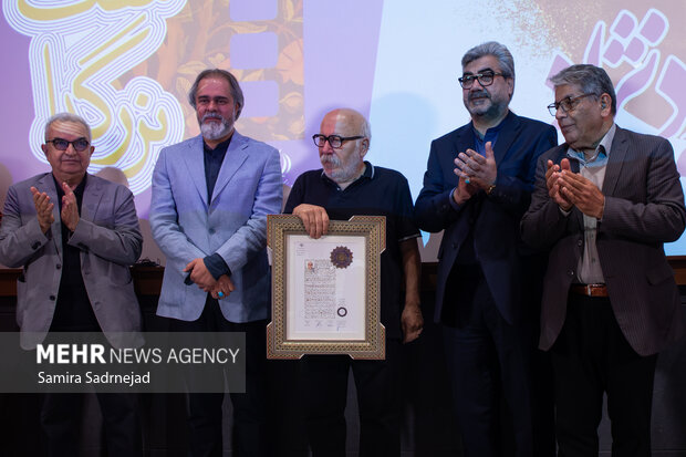 نشان درجه یک هنری به این کارگردان اهدا شد: علیرضا داوودنژاد بدترین فیلمش هم «سینما» است